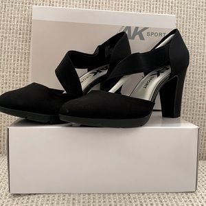 ANNE KLEIN AK SPORT HEELS SIZE 10